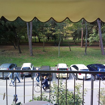Hotel Delhy Viareggio Bagian luar foto