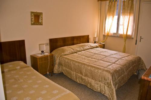 Hotel Delhy Viareggio Bagian luar foto