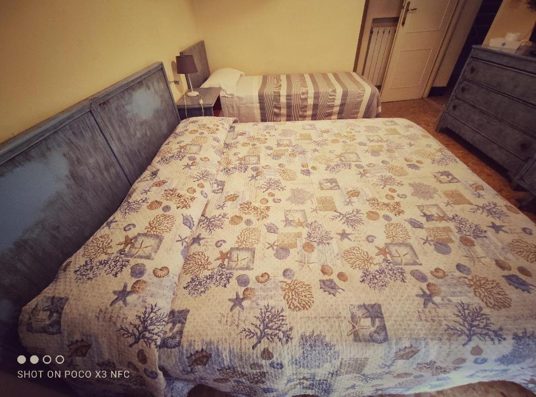 Hotel Delhy Viareggio Bagian luar foto