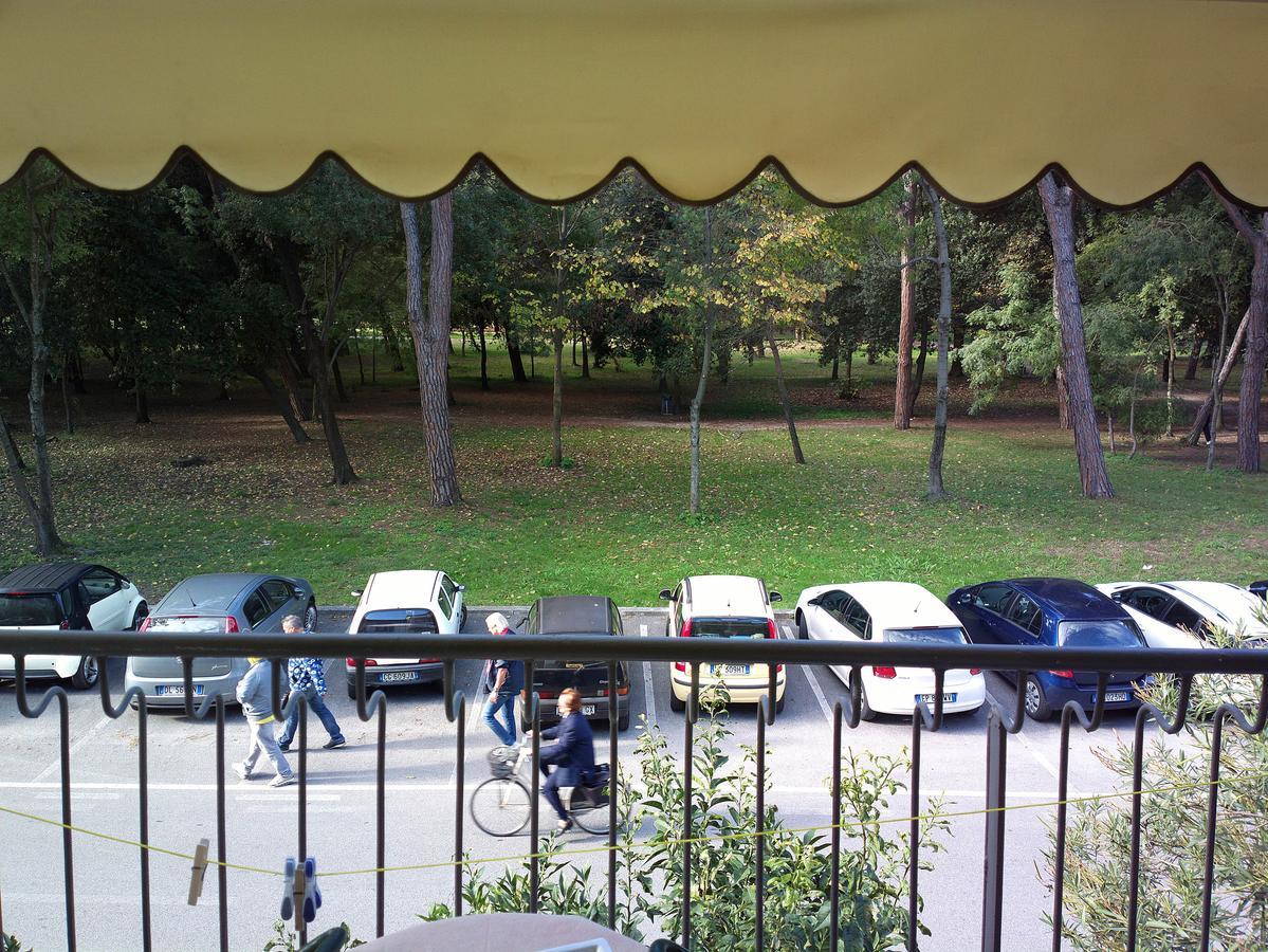 Hotel Delhy Viareggio Bagian luar foto